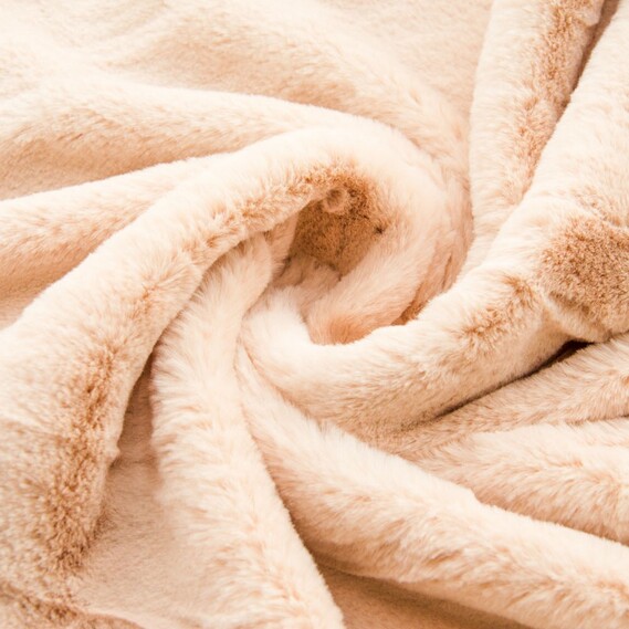 Хутро Памела бейліс, фото 1