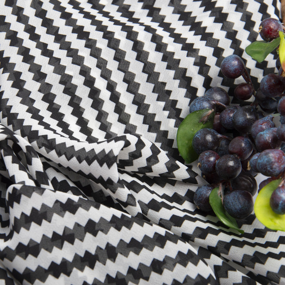 Chiffon fabric with print зігзаг діагональ чорний, фото 3