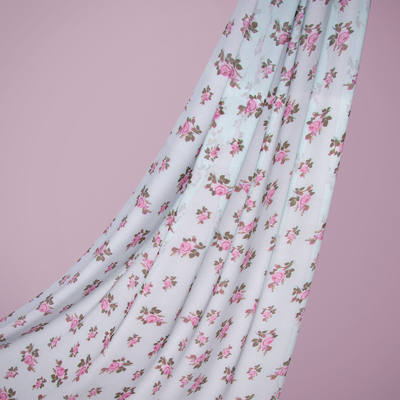 Тканина шифон принт троянда молоко фрез, фото 1 Тканина шифон принт троянда молоко фрез, фото 1