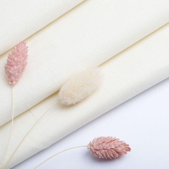 Тканина батист однотонна 145 см 74 гр/м2 бавовняна, натуральна для літніх суконь і блуз, сорочок, дитячого одягу молоко, фото 3