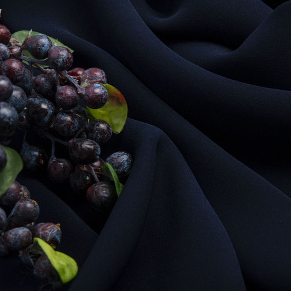 Тканина костюмна Barbie креп, 145 см, 228 гр/м2, для одягу, плаття, костюмів, спідниць navy, фото 3 Тканина костюмна Barbie креп, 145 см, 228 гр/м2, для одягу, плаття, костюмів, спідниць navy, фото 3