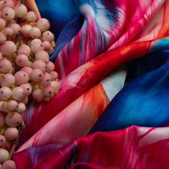 Ткань плательная атлас шелк акварель малина, фото 3