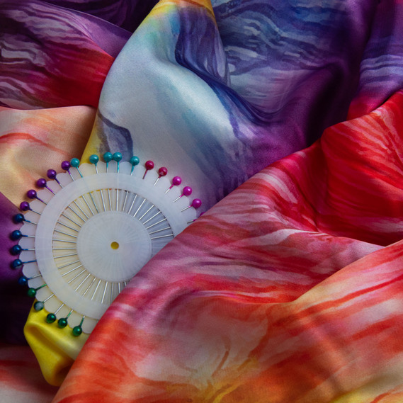 Тканина плательная атлас шовк акварель червона, фото 3 Тканина плательная атлас шовк акварель червона, фото 3