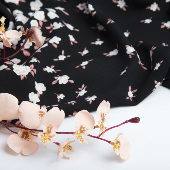 Madagascar crepe dress fabric, 150 cm wide, suitable for clothing, dresses, suits, and skirts квіткова хвиля чорна, фото 3