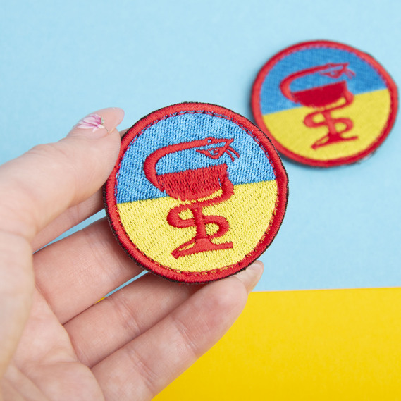 Шеврон нашивка на липучке медицинский 5х5 см жовто/блакит, фото 3