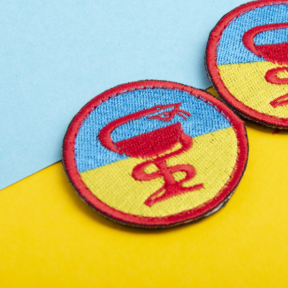 Шеврон нашивка на липучке медицинский 5х5 см жовто/блакит, фото 4