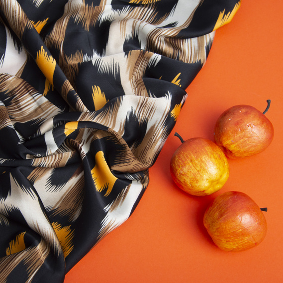 Тканина плательна атлас шовк Агнія жовта, фото 3