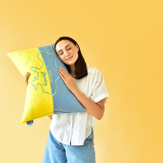 Подушка декоративна Обійми Україну IDEIA 45х65 см з вишивкою, фото 1 Подушка декоративна Обійми Україну IDEIA 45х65 см з вишивкою, фото 1