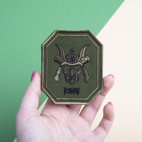 Шеврон нашивка на липучке Самурай, вышитый патч 8,5х7,5 см олива , фото 2