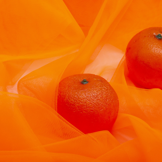 Тканина фатін євро 300 см 15 г/м2 фатин легка декоративна для суконь, костюмів, декору V-H59 неон оранж, фото 3 Тканина фатін євро 300 см 15 г/м2 фатин легка декоративна для суконь, костюмів, декору V-H59 неон оранж, фото 3