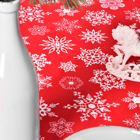 Скатерть Новогодняя 170х260 см с водоотталкивающей пропиткой праздничная хлопок сніжинка на червоному, фото 5
