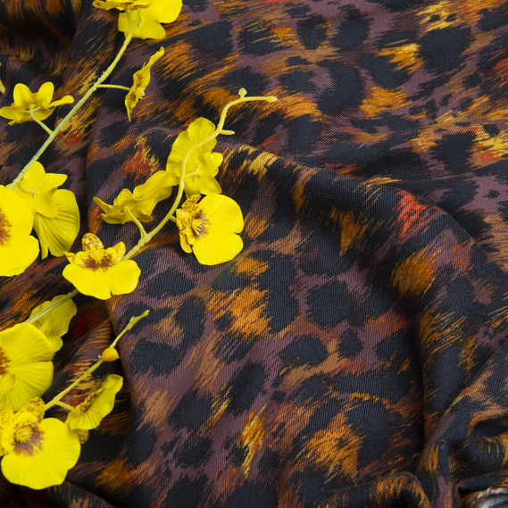 The fabric is staple twill with a print V-26/1 леопард коричневий, фото 3