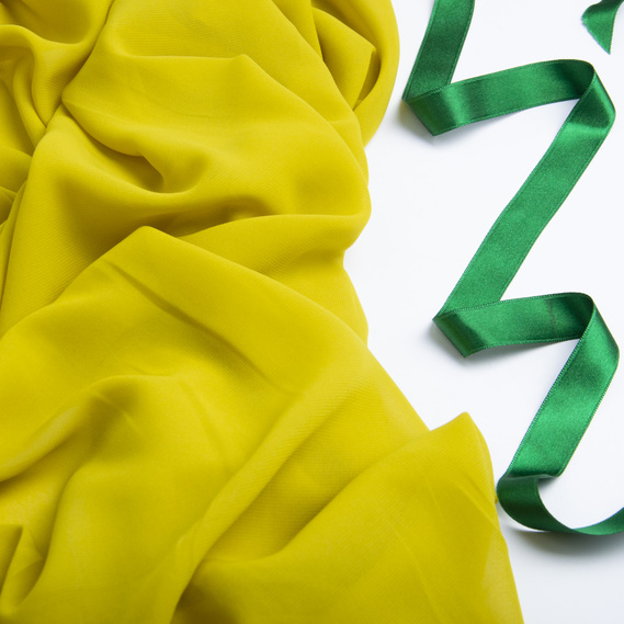 Тканина платтяна шифон Sheila легка напівпрозора для суконь, блузок, аксесуарів жовто зелений, фото 3