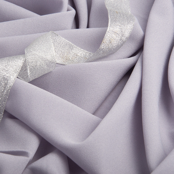 The fabric is chiffon with a moss crepe texture світло сірий, фото 3