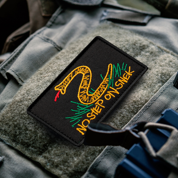 Set of chevrons 2 pcs with Velcro Don`t step on the snake, No step on snek black 5x8 cm, фото 2 Set of chevrons 2 pcs with Velcro Don`t step on the snake, No step on snek black 5x8 cm, фото 2