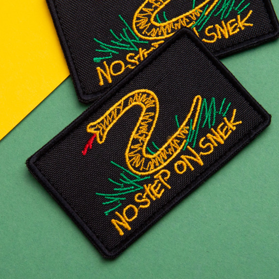 Set of chevrons 2 pcs with Velcro Don`t step on the snake, No step on snek black 5x8 cm, фото 3 Set of chevrons 2 pcs with Velcro Don`t step on the snake, No step on snek black 5x8 cm, фото 3