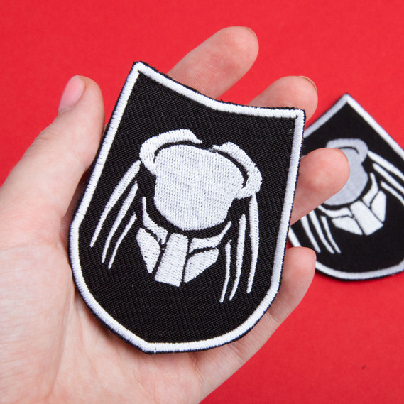 Набор шевронов 2 шт на липучке Хищник на черном 7,7х6 см, вышитый патч нашивка, шеврон, липучка, фото 2
