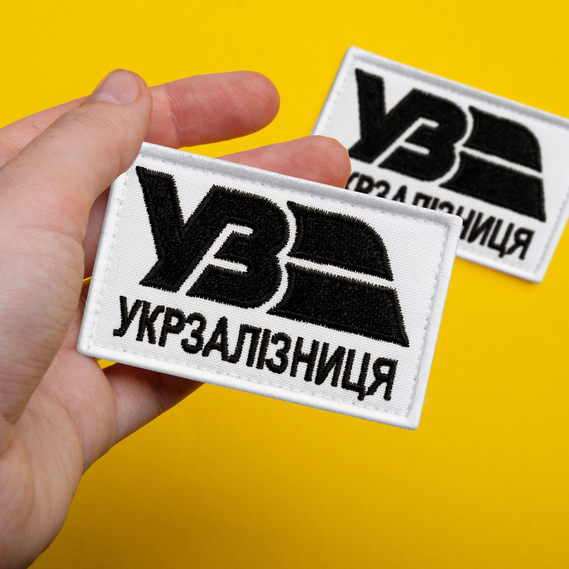 Набір шевронів 2 шт на липучці Укрзалізниця УЗ білий з чорним 5х8 см, вишитий патч нашивка липучка, фото 2