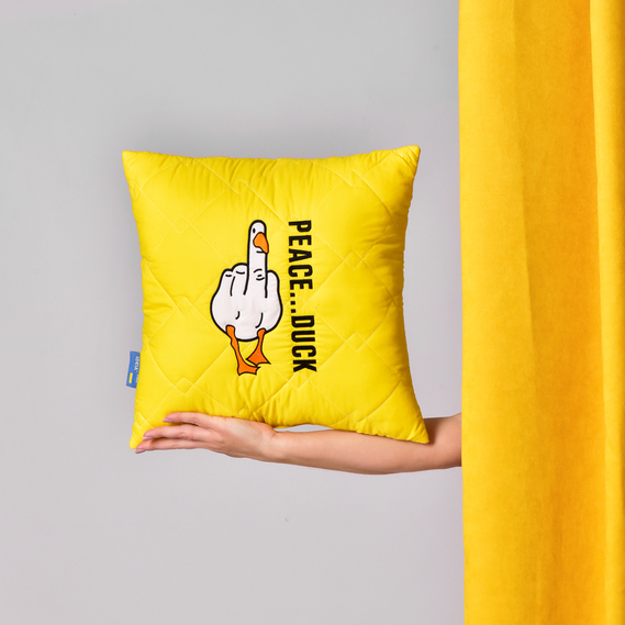 Подушка декоративная 40х40... DUCK IDEIA боевой гусь с вышивкой антиаллергенная жовтий, фото 3