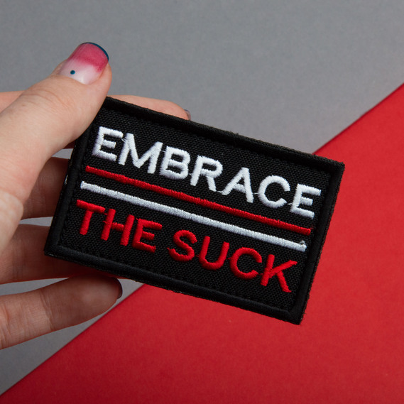 Набір шевронів 2 шт з липучкою Embrace the suck 5х8 см вишитий патч шеврон нашивка, фото 2