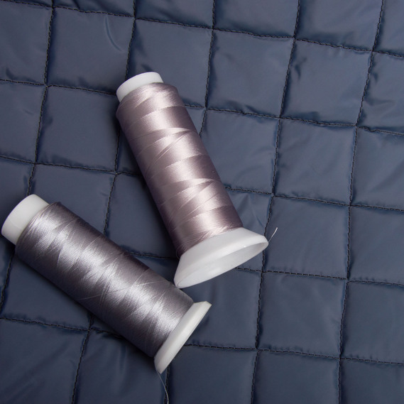 Тканина підкладкова стьобана утеплювач 7,5x7,5 см, синтепон 100 + спанбонд, плащова однотонна, 140 см, 210 гр/м2 сіра, фото 3 Тканина підкладкова стьобана утеплювач 7,5x7,5 см, синтепон 100 + спанбонд, плащова однотонна, 140 см, 210 гр/м2 сіра, фото 3