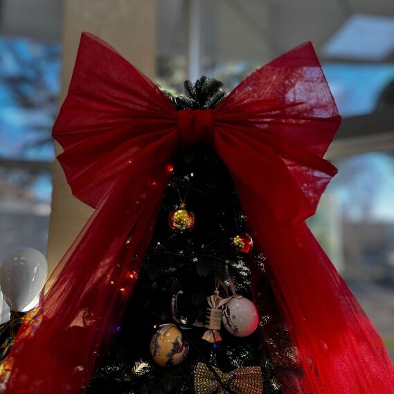 Decorative Christmas tree bow 65х200 cm large red tulle червоний , фото 9 Decorative Christmas tree bow 65х200 cm large red tulle червоний , фото 9