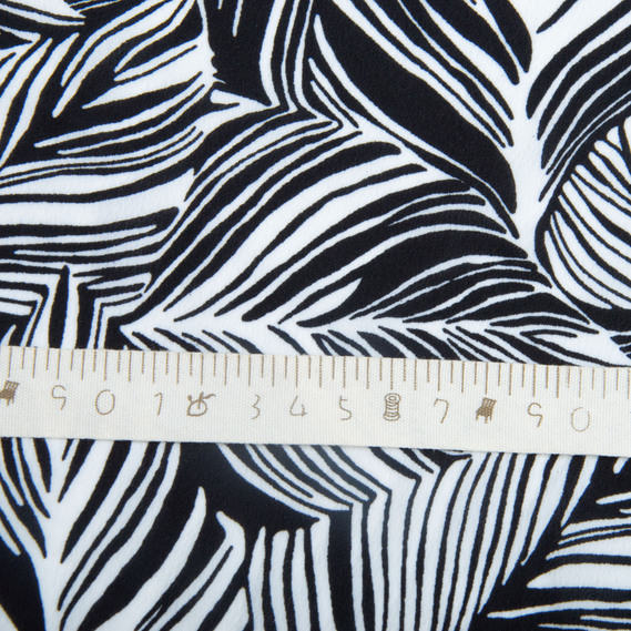 Ткань плательная креп 150 см 110 гр/м2 легкая, для платьев, юбок, брюк, аксессуаров листок чорна, фото 5