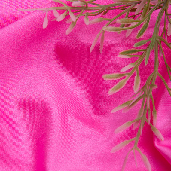 Ткань трикотаж Бифлекс 200 гр/м2 стрейчевая эластичная блестящая для купальников и спортивной одежды неон рожева, фото 3