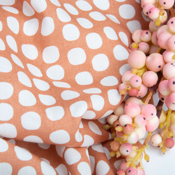 Тканина платтяна штапель віскоза 145 см 90 г/м2 для суконь, спідниць, брюк, комбінезонів, дитячого одягу горохи карамель, фото 4