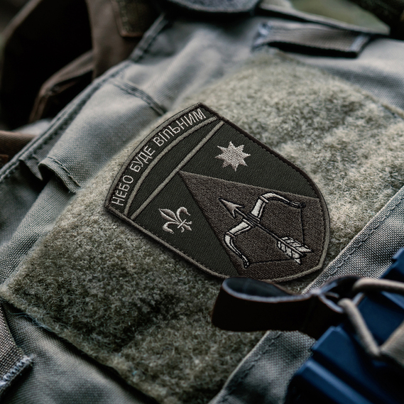 Набір шевронів 2 шт на липучці Небо буде вільним хакі 7х10 см, вишитий патч нашивка шеврон, фото 2