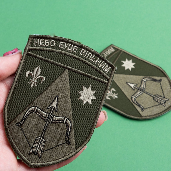 Набір шевронів 2 шт на липучці Небо буде вільним хакі 7х10 см, вишитий патч нашивка шеврон, фото 3