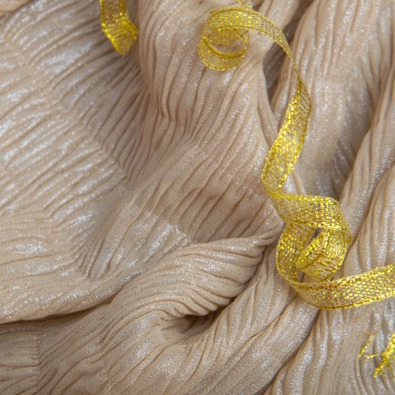 Ткань шифон жатка 95 гр/м2 145 см легкая, воздушная ткань для платьев, блуз и аксессуаров т/беж, фото 3