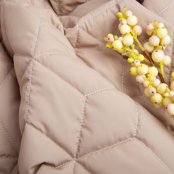 Quilted raincoat fabric 10x10 cm pattern with insulation sintepon 100 + spunbond, plain coating fabric, 140 cm wide, 210 g/m2 беж, фото 4 Quilted raincoat fabric 10x10 cm pattern with insulation sintepon 100 + spunbond, plain coating fabric, 140 cm wide, 210 g/m2 беж, фото 4