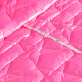 Ткань плащевая стеганная с утеплителем неон рожева зірки, фото 4