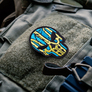 Шеврон нашивка на липучке Череп Герб Украины 7,5х6 см, вышитый патч жовто/блакитний, фото 4