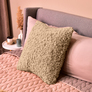 Подушка декоративна IDEIA 55х55 см з штучного хутра, гіпоалергенна  карамель, фото 5
